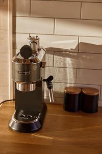 Příslušenství pro přípravu čaje a kávy v ubytování Wood House Trzęsacz + 41 fotografií