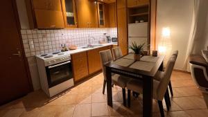 A kitchen or kitchenette at CW Flat