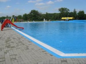Piscina a Penzion Oáza o a prop