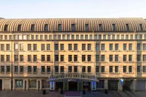 a large building with a lot of windows at Radisson Blu Hotel Bremen in Bremen +143 photos