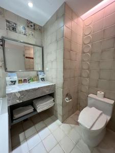 Bilik mandi di Shange Beach Club Homeatay
