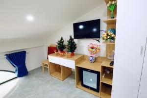 TV a/nebo společenská místnost v ubytování Lan Mạnh Hotel