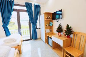 TV a/nebo společenská místnost v ubytování Lan Mạnh Hotel