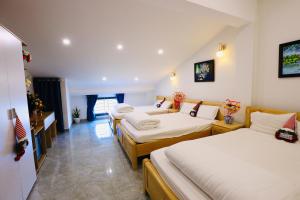 Postel nebo postele na pokoji v ubytování Lan Mạnh Hotel