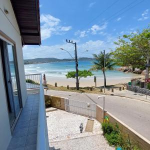 a view of the beach from a balcony of a house at Casa Beira Mar Mariscal Superior in Bombinhas