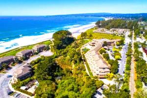 an aerial view of the beach and the ocean at Beautiful Ocean Views - SEASCAPE - Hot Tubs - Heated Pools - Cozy Fireplace in Aptos