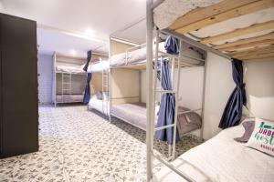 Postel nebo postele na pokoji v ubytování Urbana Hostel