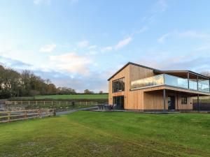 a house with a large lawn in front of it at Fron Haul - Gwennol in Ruthin