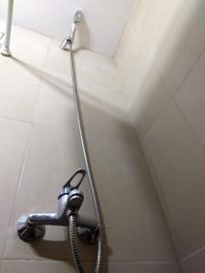- une douche dans l'angle de la chambre dans l'établissement Crespo Suites, à Rosario