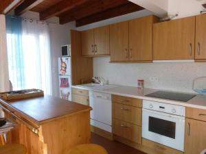 Kuchyň nebo kuchyňský kout v ubytování Maison calme proche plages, 3 ch, jardin, parking aux Sables d'Olonne - FR-1-197-224