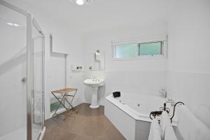 Ένα μπάνιο στο Amelina Cottages +26 φωτογραφίες