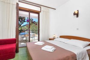 Postel nebo postele na pokoji v ubytování Apartment and Rooms Nikola + 155 fotografií