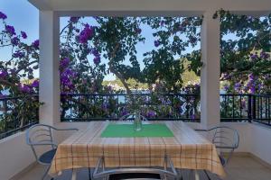 Balkón nebo terasa v ubytování Apartment and Rooms Nikola