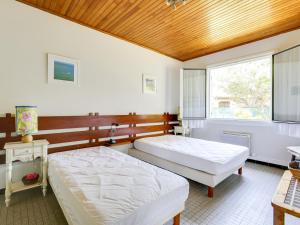 Säng eller sängar i ett rum på Maison Biscarrosse Plage, 4 pièces, 6 personnes - FR-1-521-45