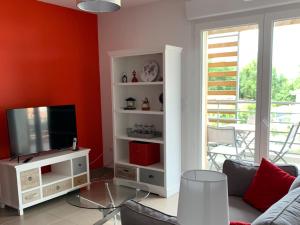 a living room with a flat screen tv and a couch at Appartement Moderne Centre-Ville Biscarrosse - Plage à Proximité - 4 Pers - WiFi et Parking Inclus - FR-1-319-443 in Biscarrosse +14 photos