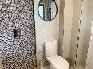 a bathroom with a toilet and a mirror at Studio Cannes, 1 pièce, 2 personnes - FR-1-470-50 in Cannes