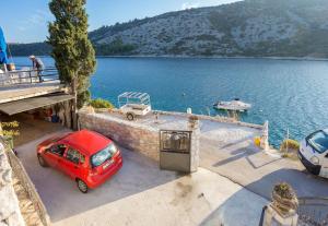 Fotografie z fotogalerie ubytování Apartments by the sea Vinisce, Trogir - 8659 v destinaci Vinišće