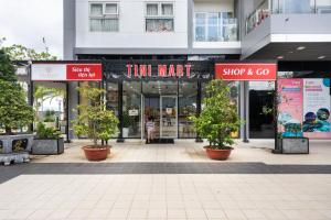 a mall with potted trees in front of a store at Căn hộ cao cấp 3 sao quận 10 - Hong Dao House in Ho Chi Minh City