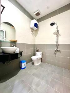 a bathroom with a toilet and a sink at Mộc Yên Hotel in Da Lat