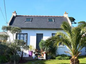 Κήπος έξω από το Maison de charme 3* avec jardin clos, terrasse, WIFI à 60m du Port de Perros-Guirec - FR-1-368-79