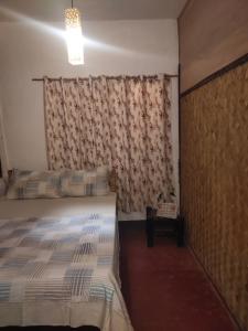 Postel nebo postele na pokoji v ubytování Purple Homestay Hillside