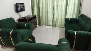TATA Rio De Goa ,Goodstay 2 BHK Apartment With Pool ,6km from Airport ,201的休息区