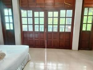 Кровать или кровати в номере Garden View Resort Tonsai