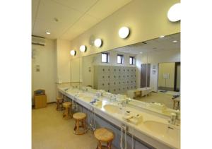a large bathroom with sinks and a large mirror at Isawa no sato / Vacation STAY 61566 in Shiso