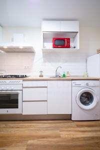 A kitchen or kitchenette at Monte Aurora