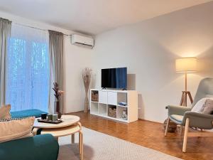 Televízia a/alebo spoločenská miestnosť v ubytovaní Apartment Giordi