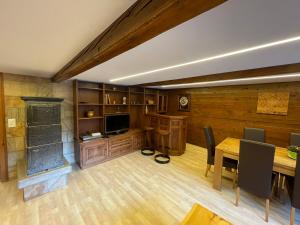 Μια τηλεόραση ή/και κέντρο ψυχαγωγίας στο Apartment Moulin