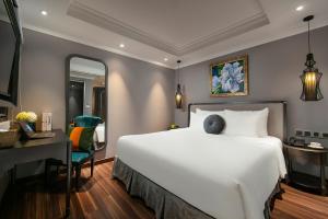 Ένα ή περισσότερα κρεβάτια σε δωμάτιο στο Hanoi L'Heritage Hotel & Gym - Spa