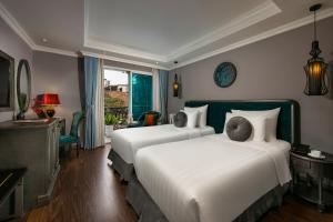 Una cama o camas en una habitación de Hanoi L'Heritage Hotel & Gym - Spa