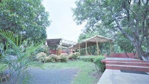 Zahrada ubytování Amraness Luxury Resort Sasan Gir