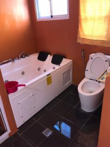 Un baño de XingYe B&B