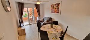 Posedenie v ubytovaní Homes of Spain, Apartamentos Paraíso, Ed Palmerston, Atico B a pie de Playa, piscina privada en solárium, WI-FI