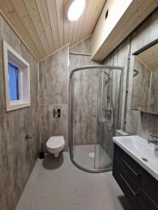 Koupelna v ubytování Lofoten Basecamp