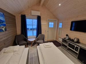 Postel nebo postele na pokoji v ubytování Lofoten Basecamp