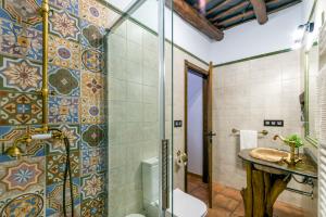 Koupelna v ubytování Casa Antonia Capileira La Alpujarra + 35 fotografií