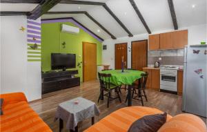 a kitchen with a table with a green table cloth at 2 Bedroom Amazing Apartment In Njivice in Njivice