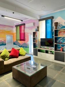 Imagen de la galería de HOT - House Of Travellers, Rishikesh, en Rishīkesh 55 fotos más