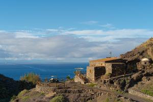 a building on a hill with the ocean in the background at Redondo de Guayedra in Guayedra