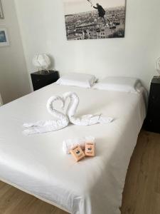 a bed with two towels and two hearts on it at Jolie Villa, Piscine, 10min centre ville, WIFI in Montpellier