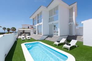 Swimmingpoolen hos eller tæt på Karat Villa Ocean Golf