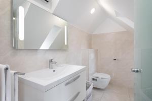 Koupelna v ubytování Le Premier Luxury Rooms