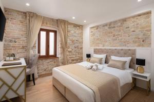 Postel nebo postele na pokoji v ubytování Le Premier Luxury Rooms
