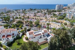Nespecifikovaný výhled na destinaci Playa de las Americas nebo výhled na město při pohledu z vily