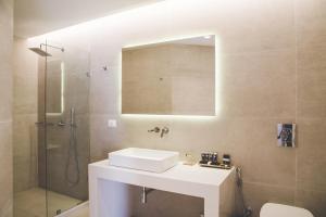 Ein Badezimmer in der Unterkunft Super Paradise Hotel