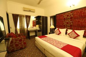 Postel nebo postele na pokoji v ubytování Hotel Capitol Hills - Greater Kailash Delhi