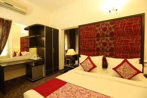 Postel nebo postele na pokoji v ubytování Hotel Capitol Hills - Greater Kailash Delhi